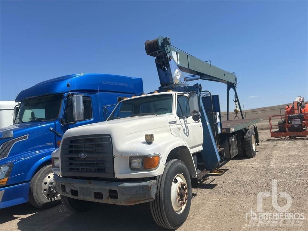 Ford F800 Vlakke laadvloer met kraan