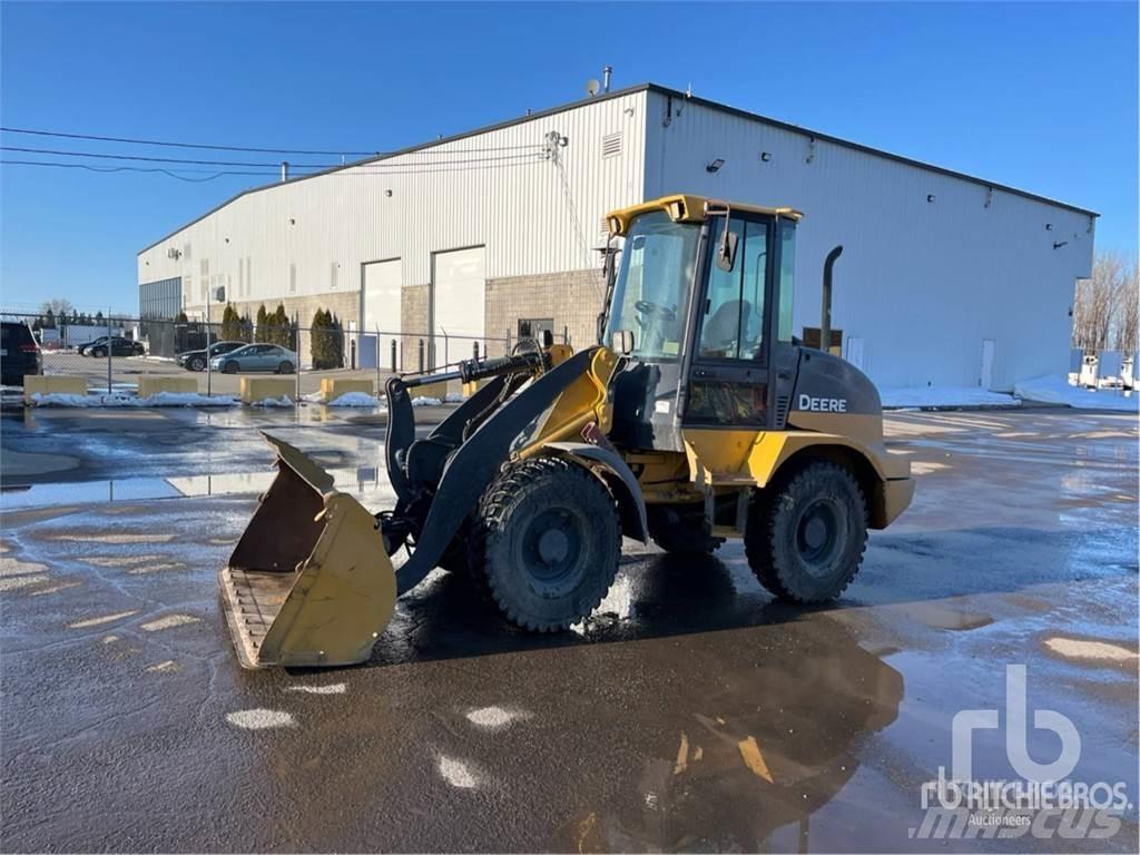 John Deere 304J Wielladers