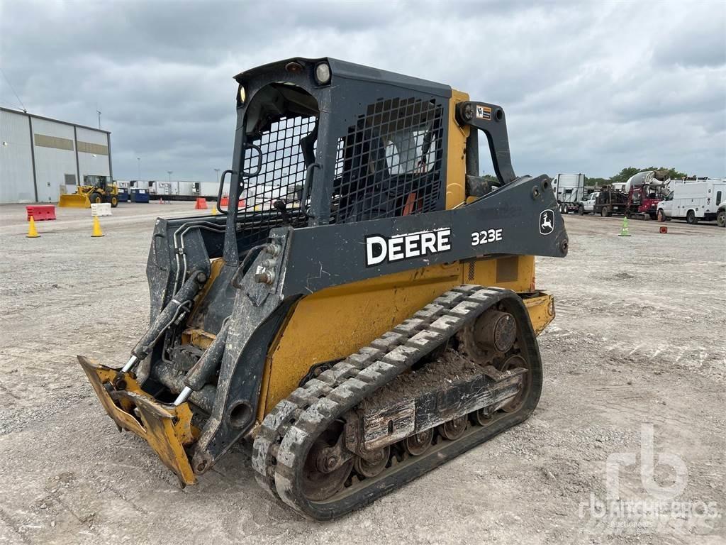 John Deere 323E Schrankladers