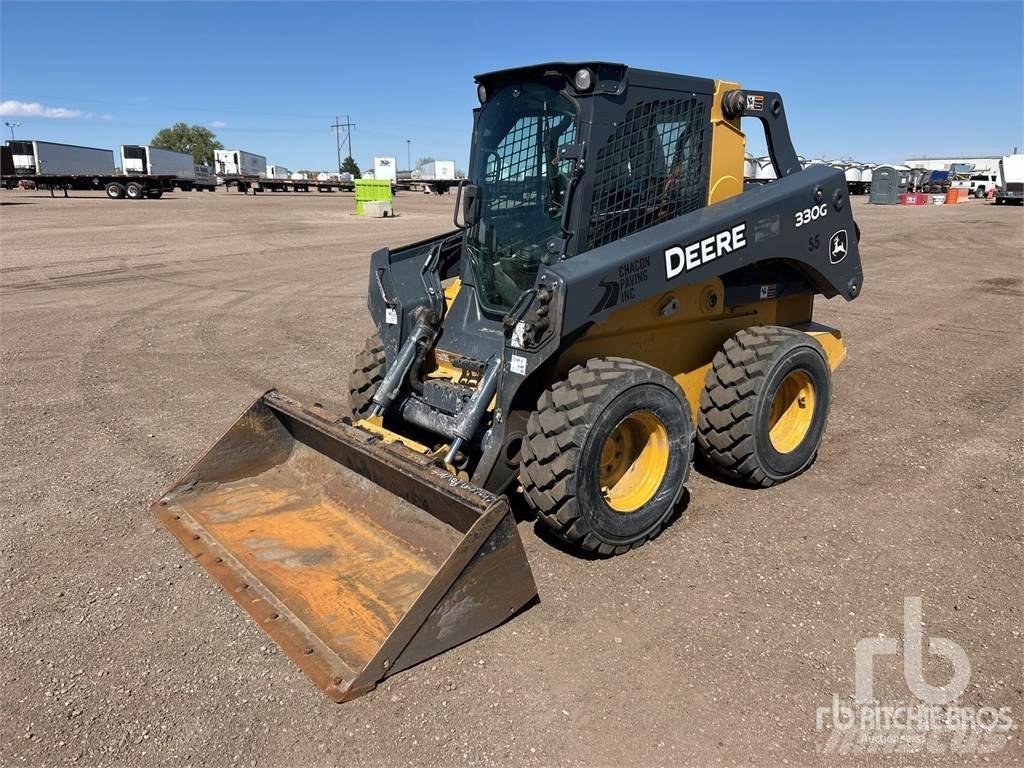 John Deere 330G Schrankladers