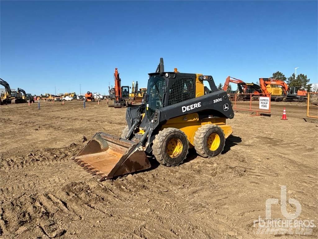 John Deere 330G Schrankladers