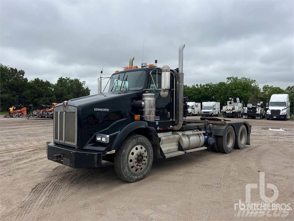 Kenworth T800 Vrachtwagen met vlakke laadvloer en lier