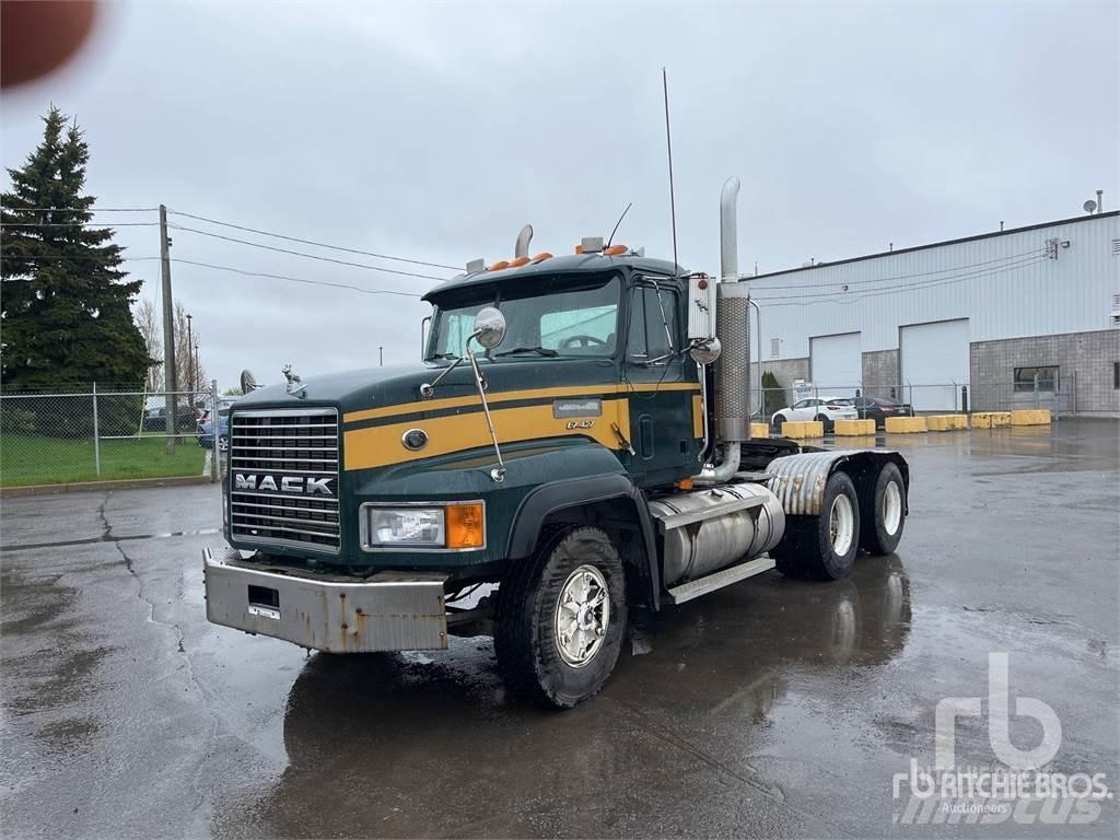 Mack CL713 Trekkers