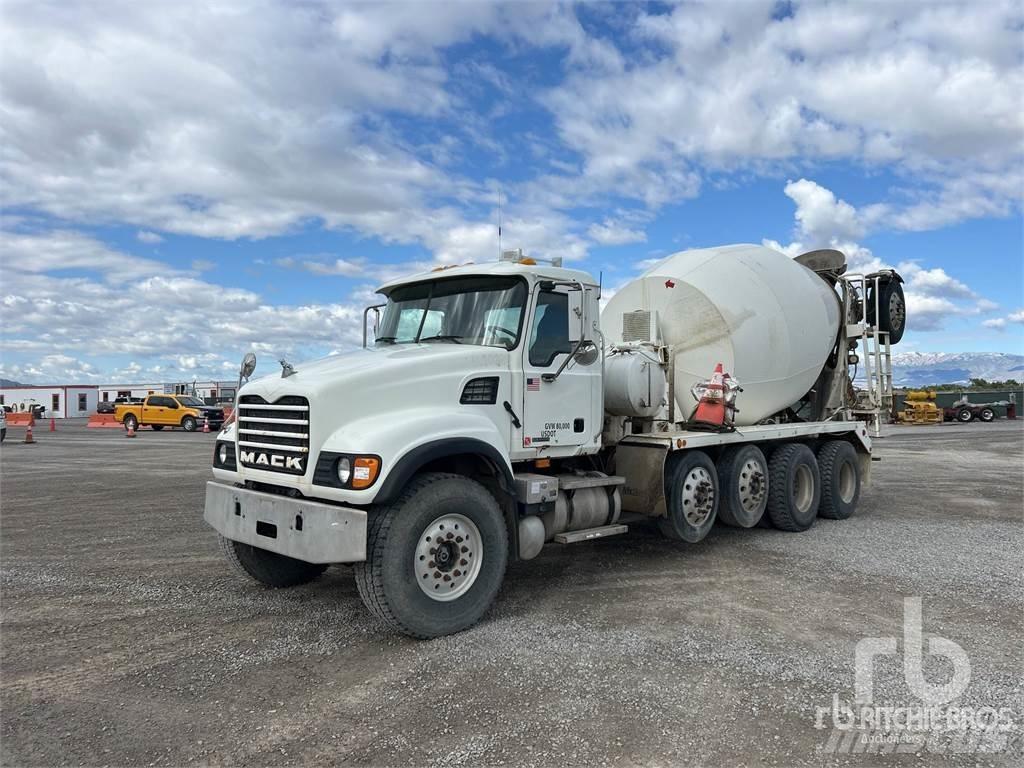 Mack CV Betonmixers en pompen