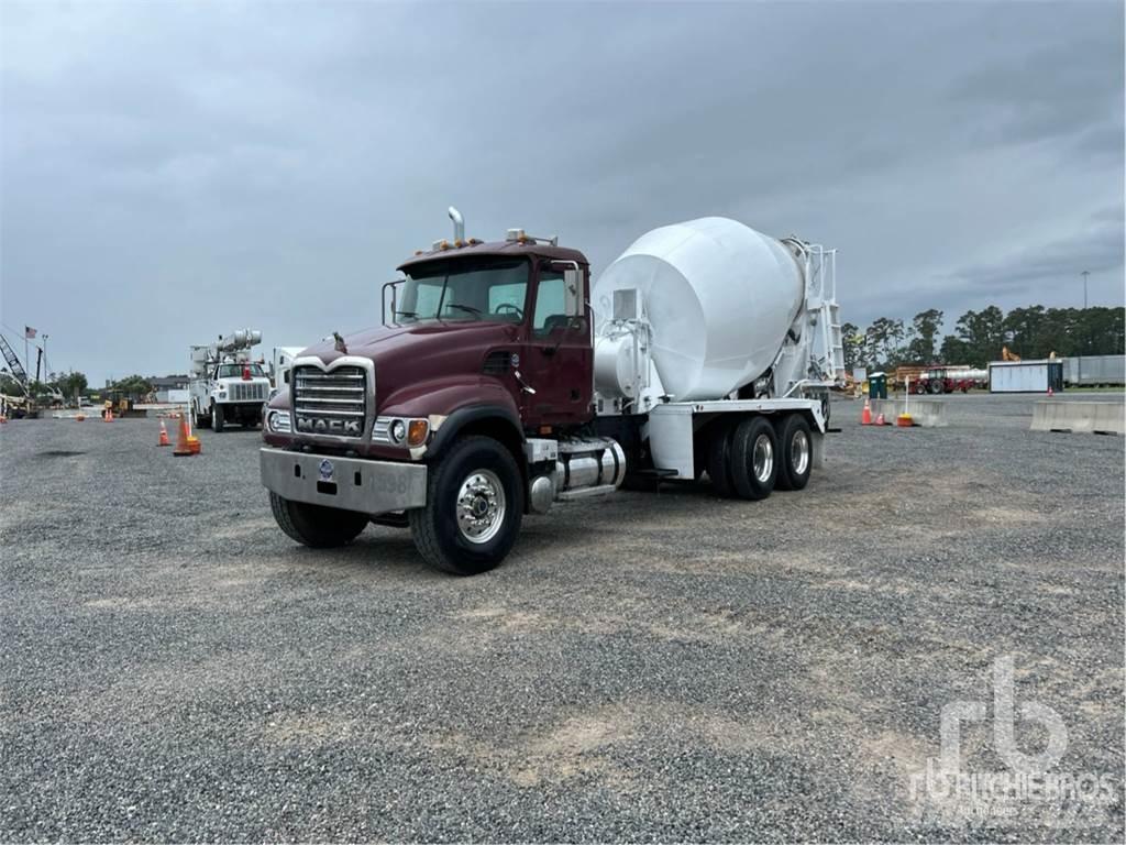 Mack CV513 Betonmixers en pompen
