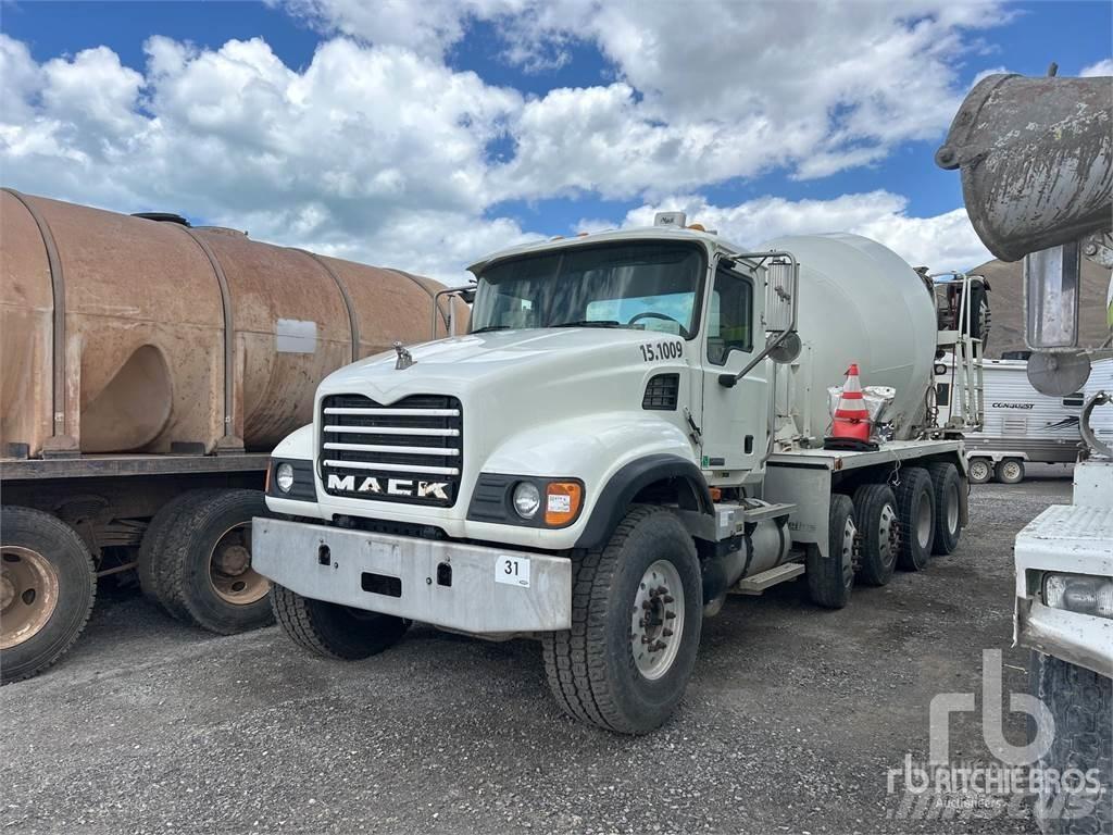 Mack CV513 Betonmixers en pompen