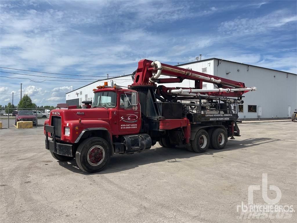 Mack RD686S Betonmixers en pompen