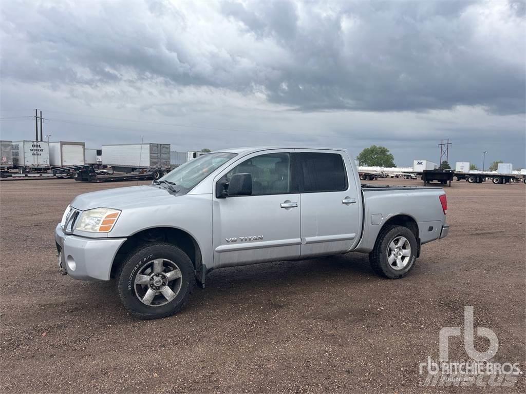 Nissan TITAN Bestelwagens met open laadbak