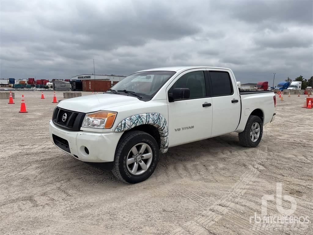 Nissan TITAN Bestelwagens met open laadbak