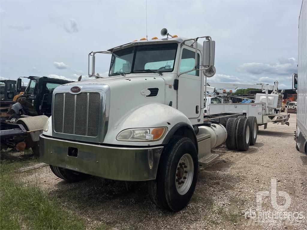 Peterbilt 335 Chassis met cabine