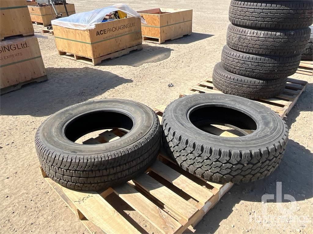  Quantity of (2) Banden, wielen en velgen