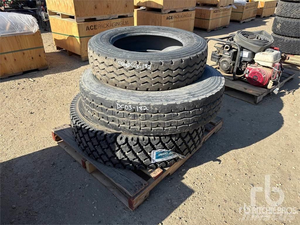  Quantity of (3) Banden, wielen en velgen