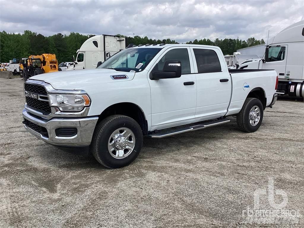 RAM 2500 Bestelwagens met open laadbak