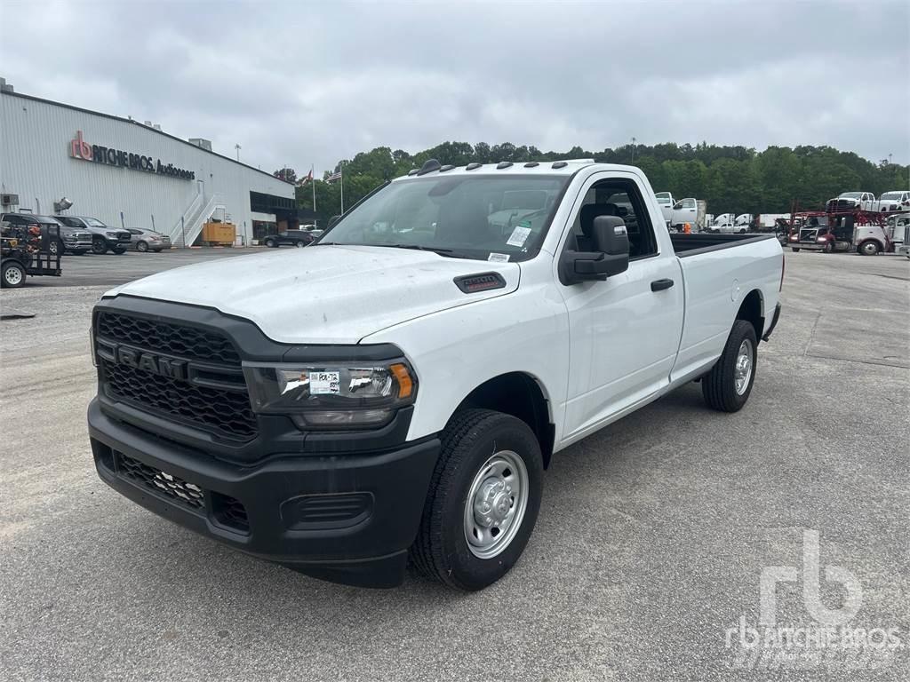 RAM 2500 Bestelwagens met open laadbak