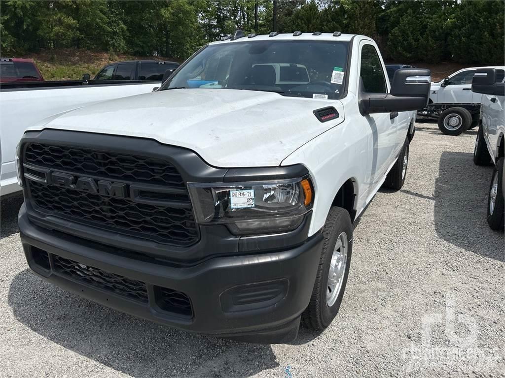 RAM 2500 Bestelwagens met open laadbak