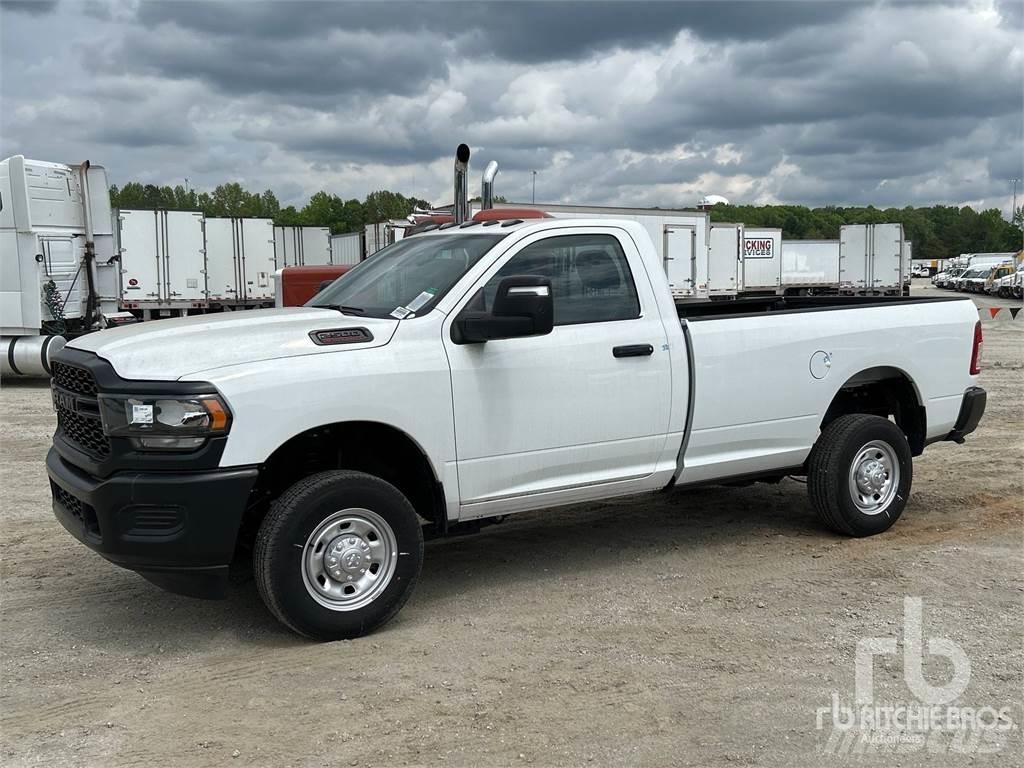 RAM 2500 Bestelwagens met open laadbak