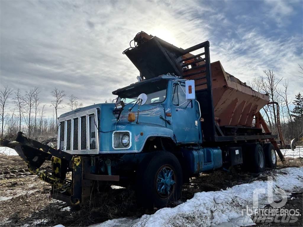  SERCO 8500 Boomstamladers