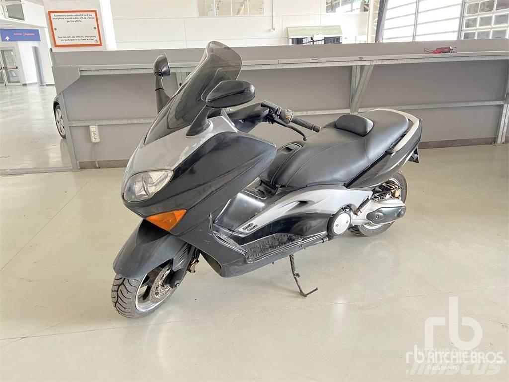 Yamaha TMAX Auto's