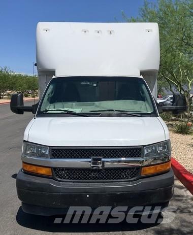 GMC Savana 4500 Bakwagens met gesloten opbouw