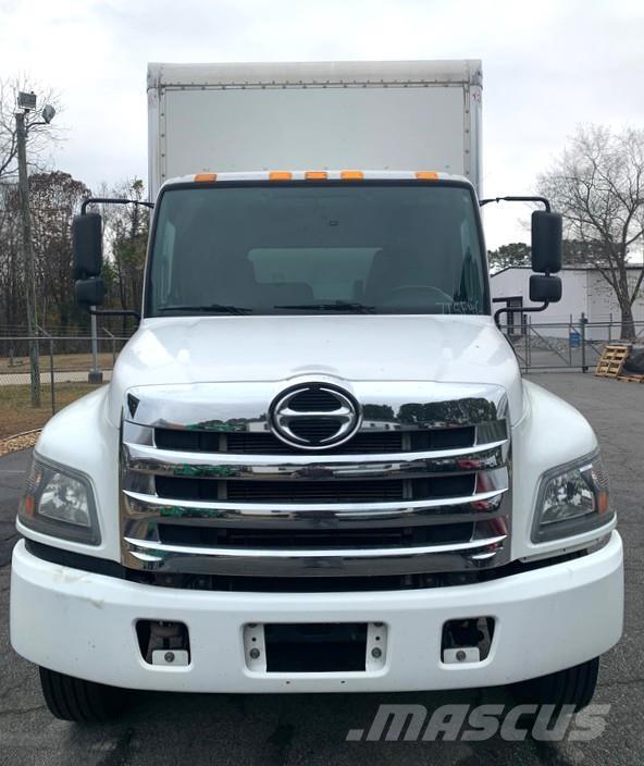 Hino 268A Bakwagens met gesloten opbouw