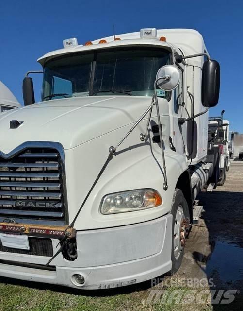Mack CXU613 Trekkers