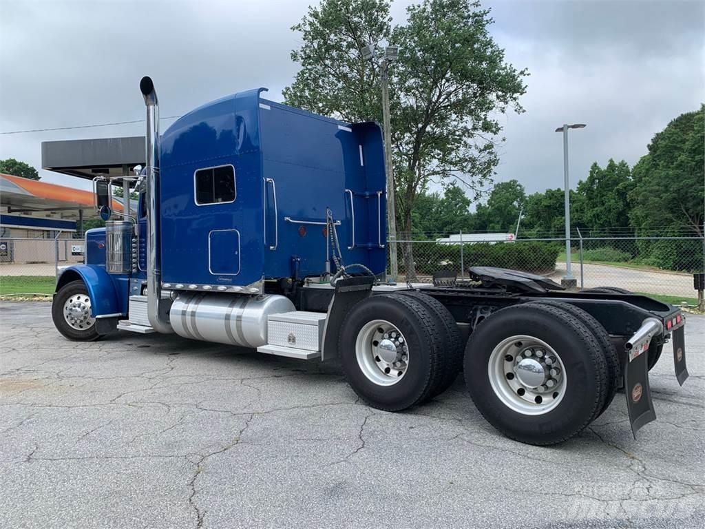 Peterbilt 389 Trekkers