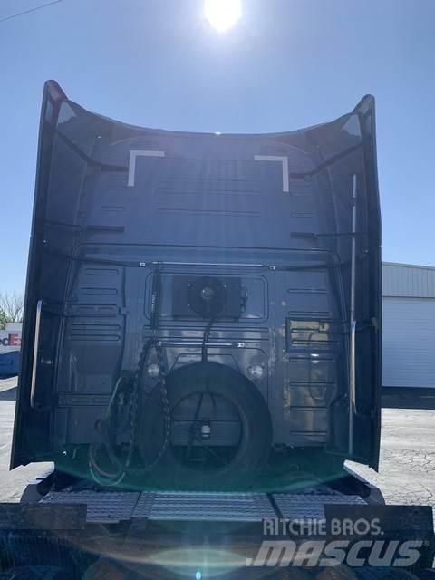Volvo VNL 760 Trekkers
