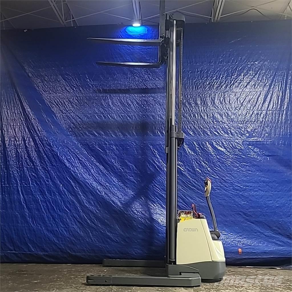 Crown SX3000-40 Zelfrijdende stapelaars