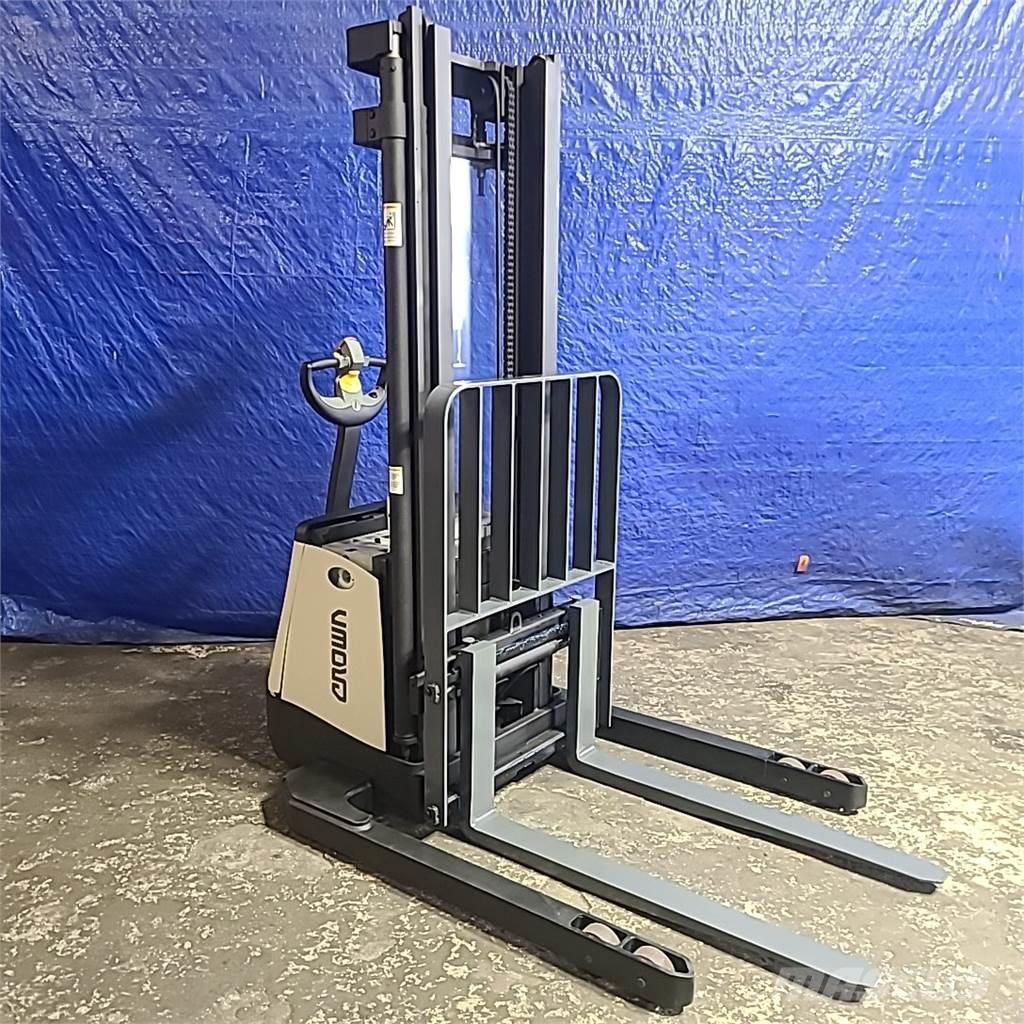 Crown SX3000-40 Zelfrijdende stapelaars