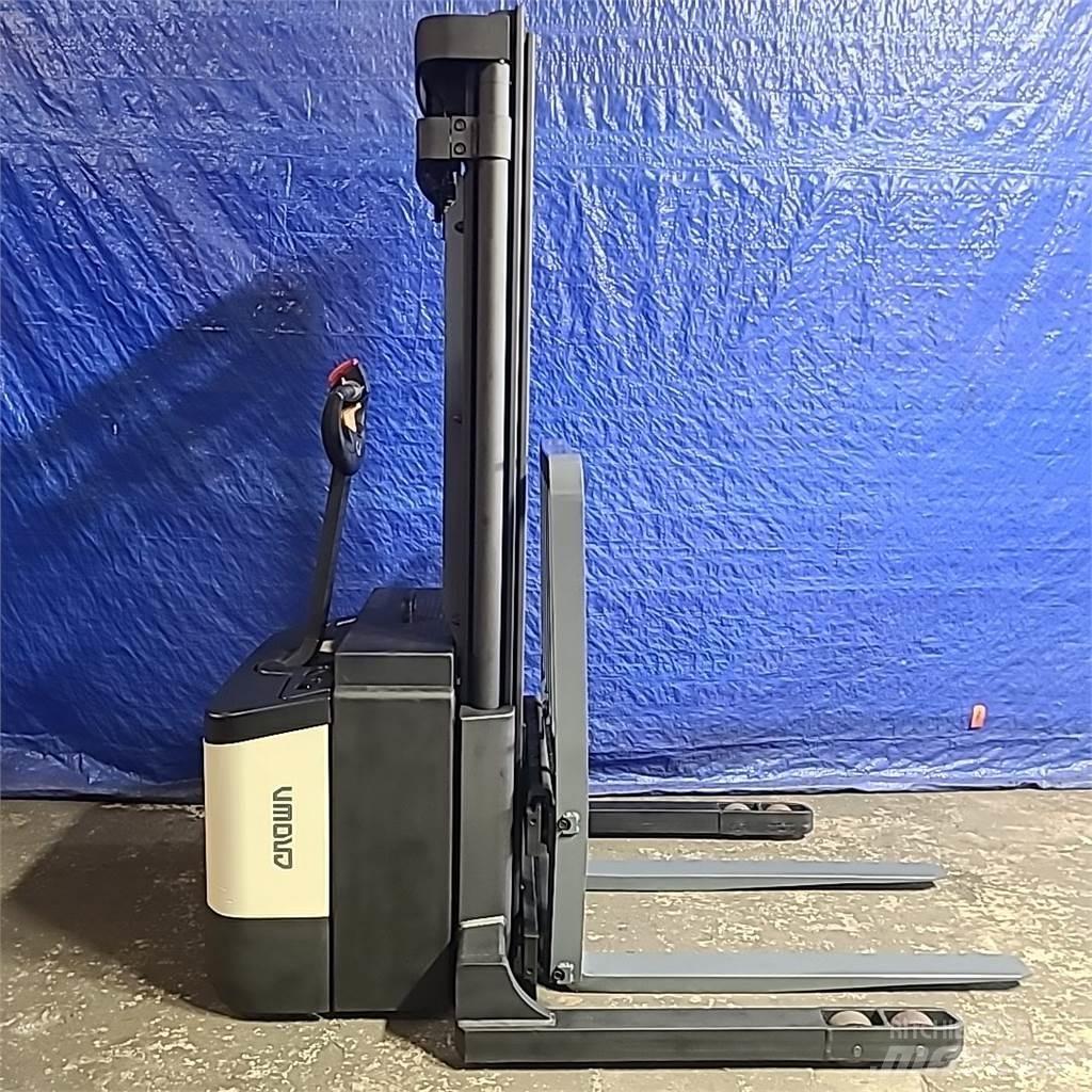 Crown WS2300 Zelfrijdende stapelaars