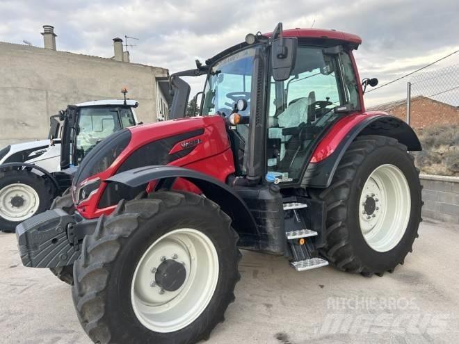 Valtra N135A Tractoren