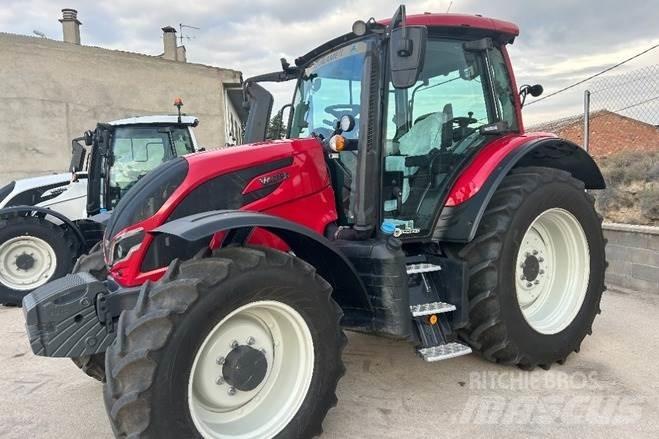 Valtra N135A Tractoren