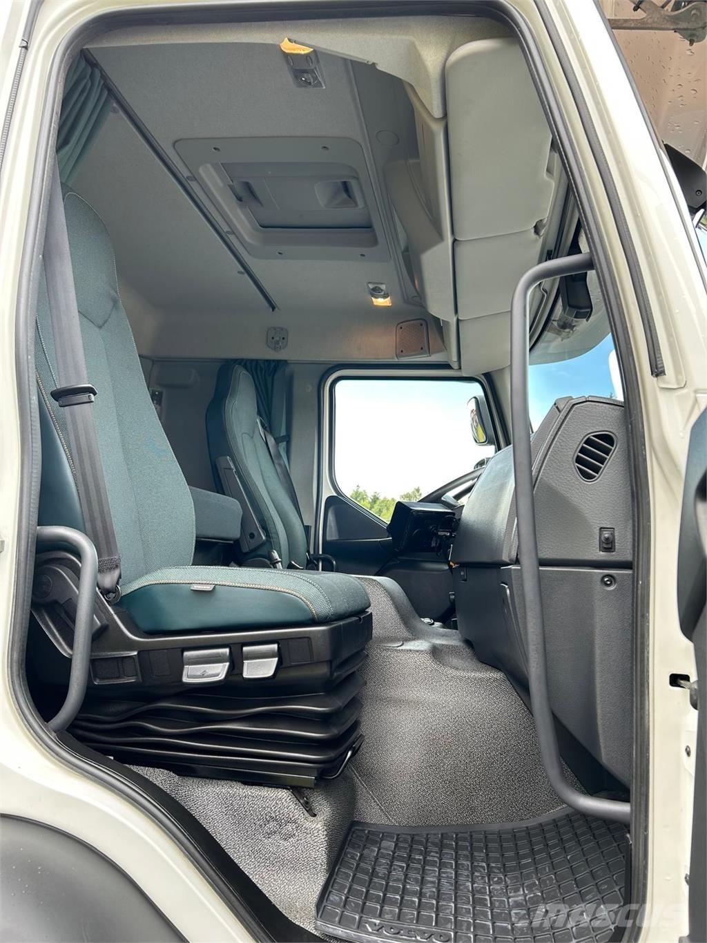 Volvo FE 320 18 ton Bakwagens met gesloten opbouw