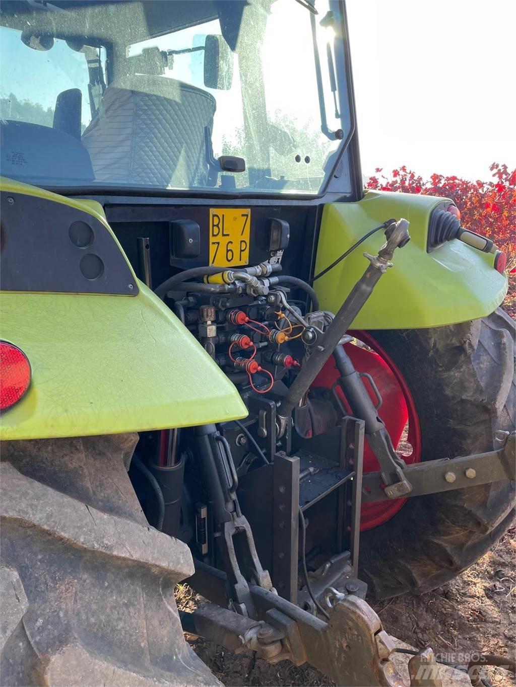 CLAAS AXOS 340 Tractoren