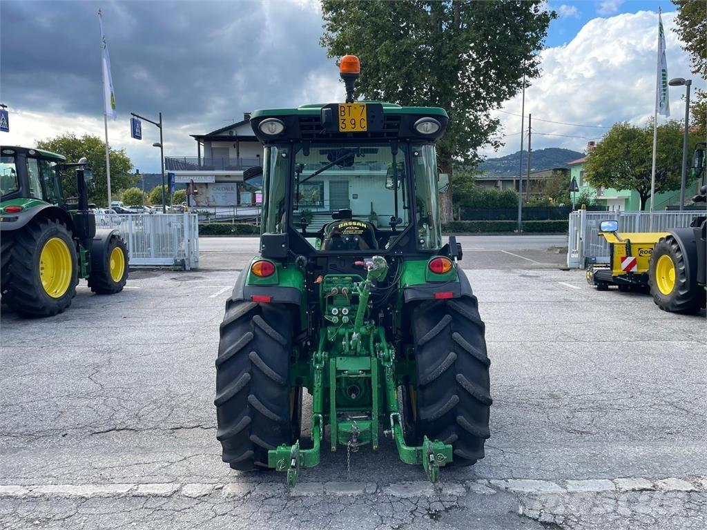 John Deere 5090 GF Tractoren