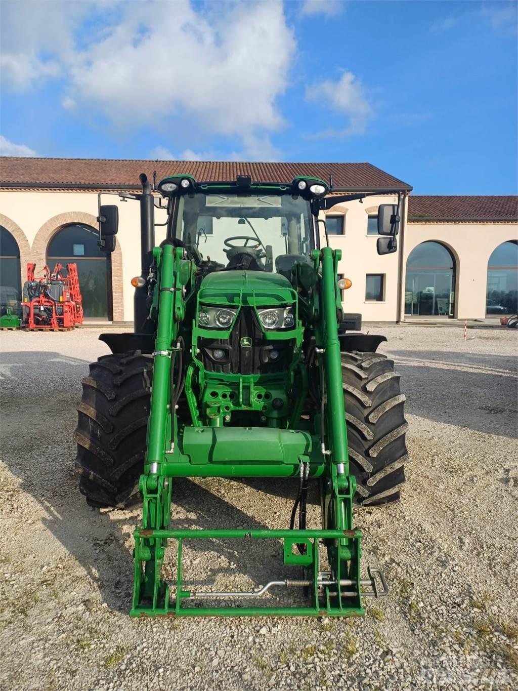 John Deere 6110 R Tractoren