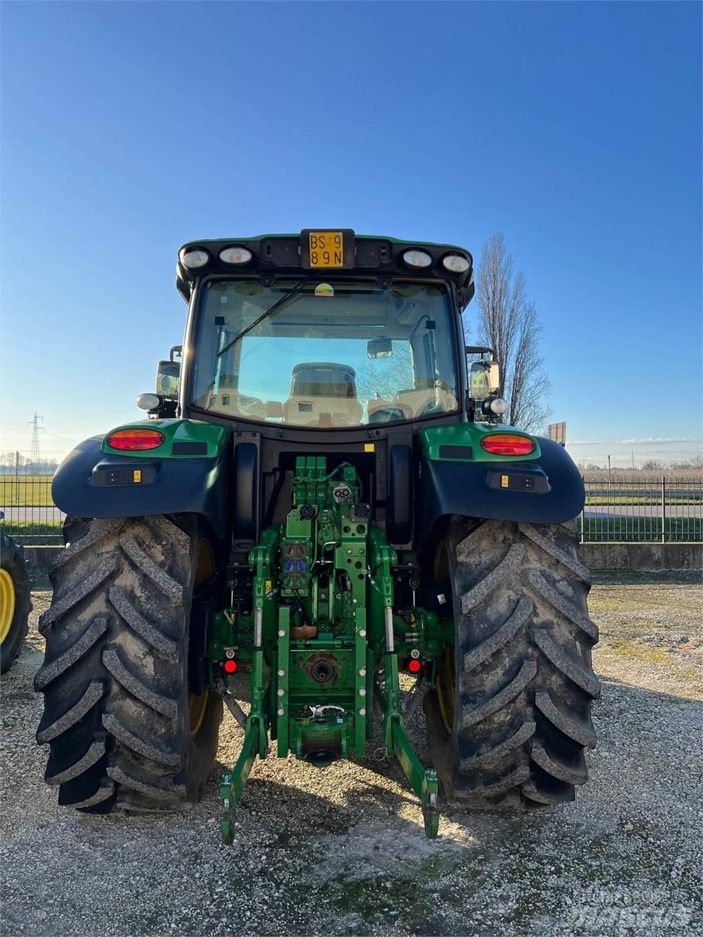 John Deere 6110 R Tractoren
