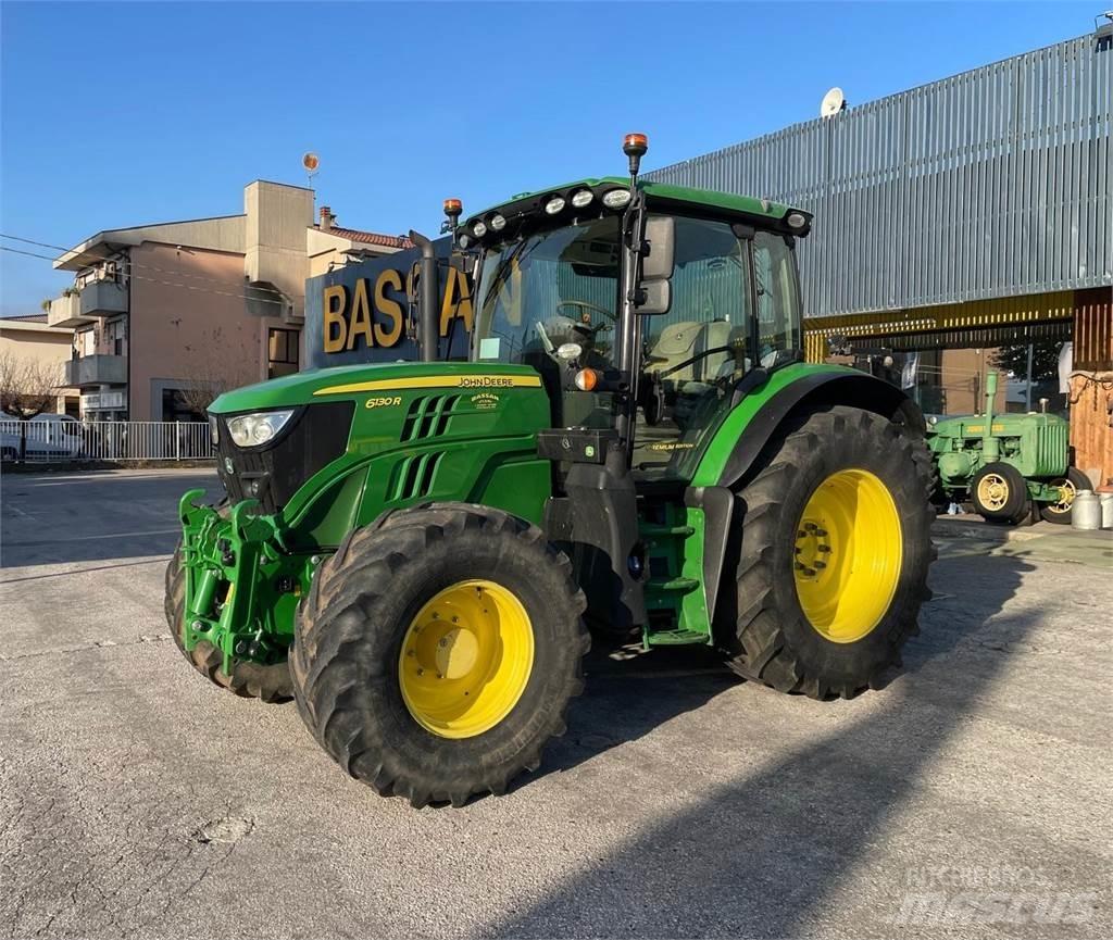John Deere 6130 R Tractoren
