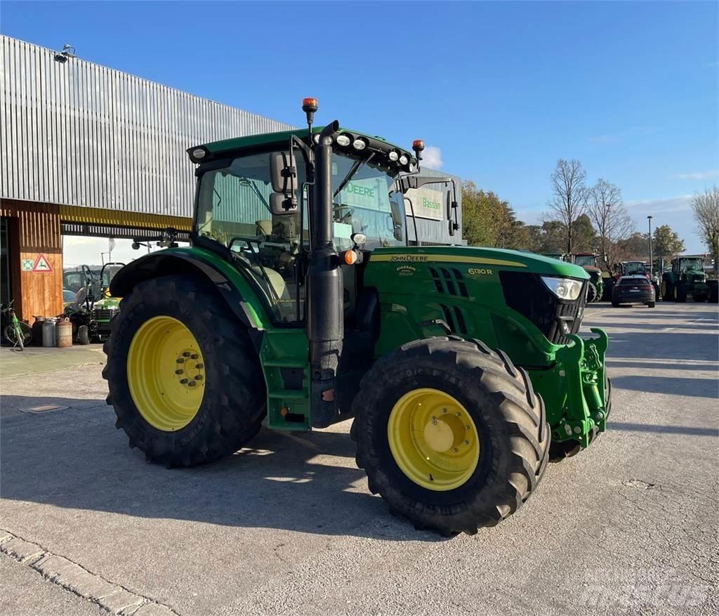 John Deere 6130 R Tractoren