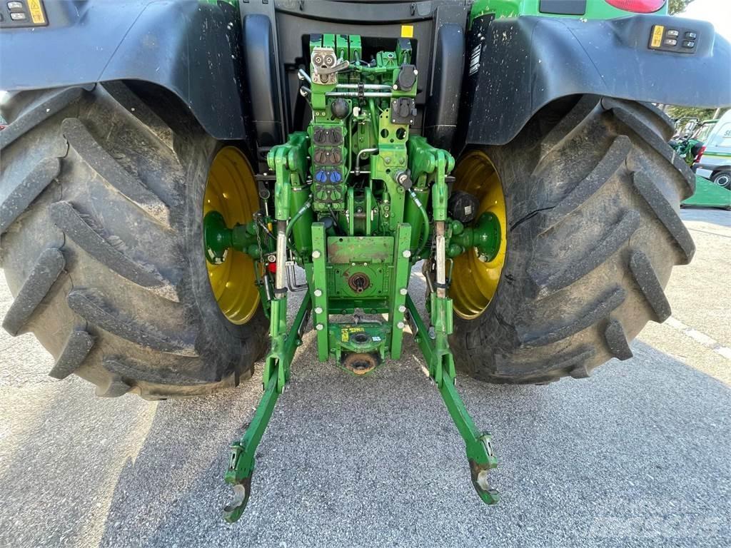 John Deere 6130 R Tractoren
