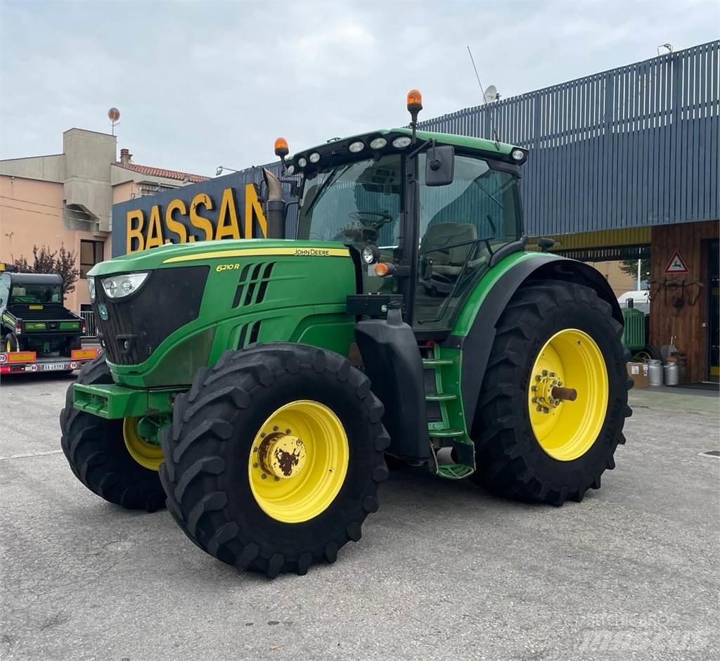 John Deere 6210 R Tractoren
