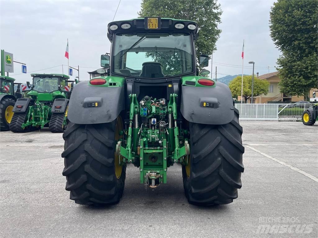 John Deere 6210 R Tractoren