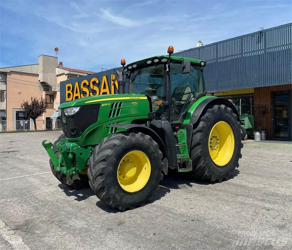 John Deere 6210 R Tractoren