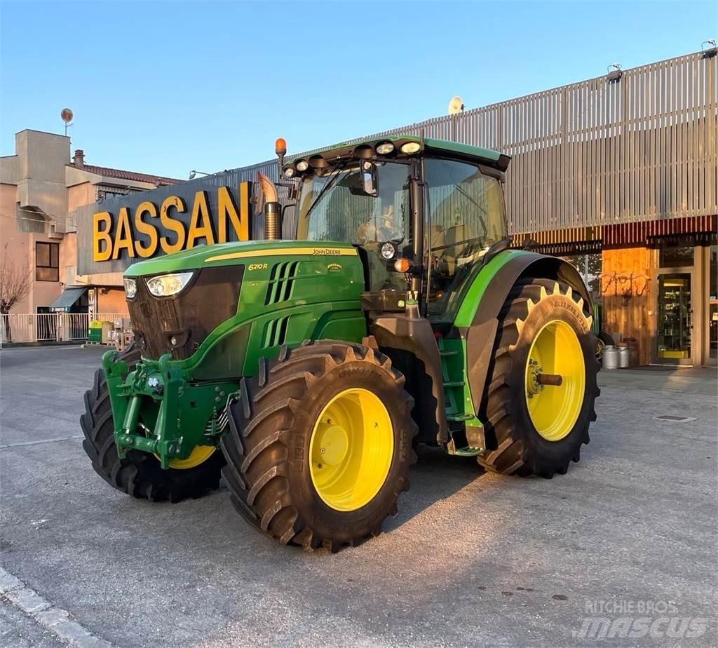 John Deere 6210 R Tractoren