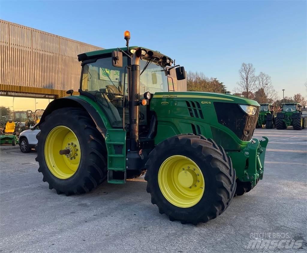 John Deere 6210 R Tractoren