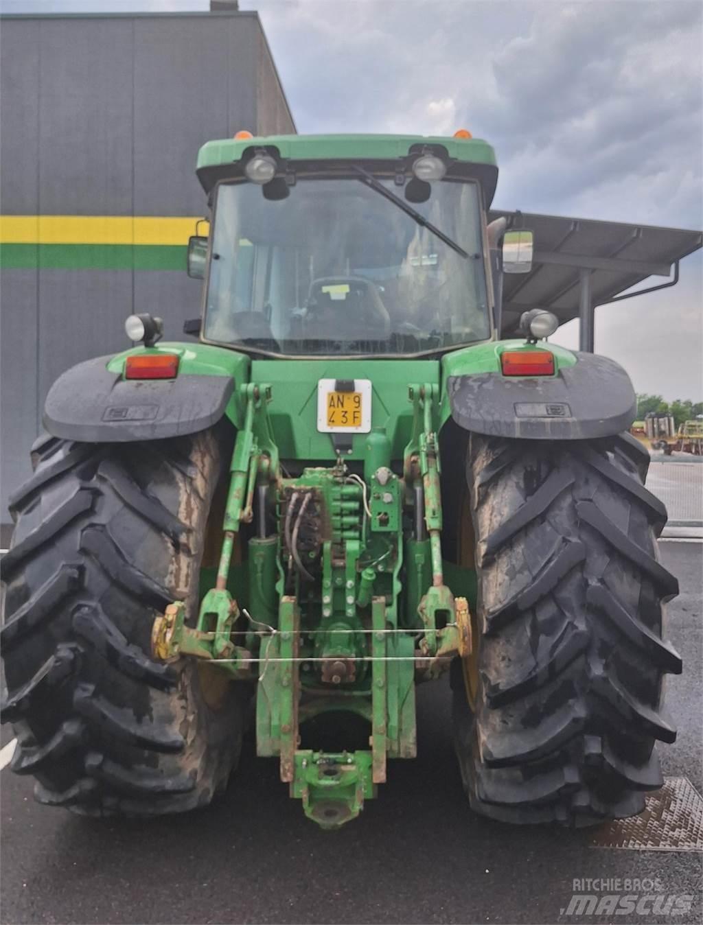 John Deere 8320 Tractoren