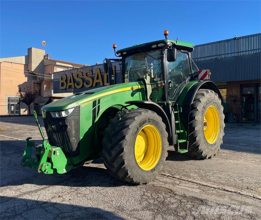 John Deere 8370 R Tractoren