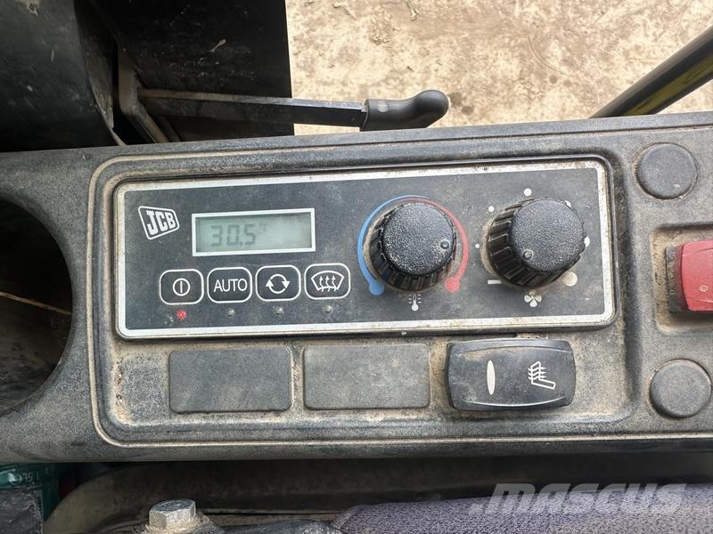 JCB JS130 Rupsgraafmachines