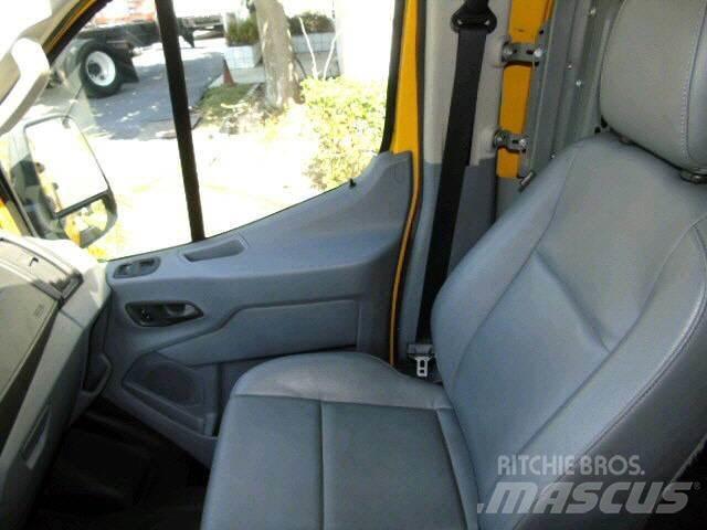 Ford TRANSIT 250 CAR Bakwagens met gesloten opbouw
