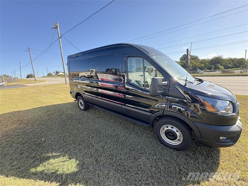 FRD 250 TRANS Bakwagens met gesloten opbouw